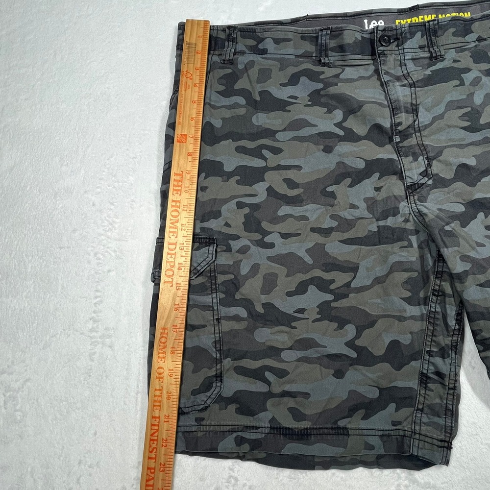 Lee Cargo Shorts Mens 50 Gray Camo Extreme Motion Stretch Performance Utility - Picture 6 of 12
